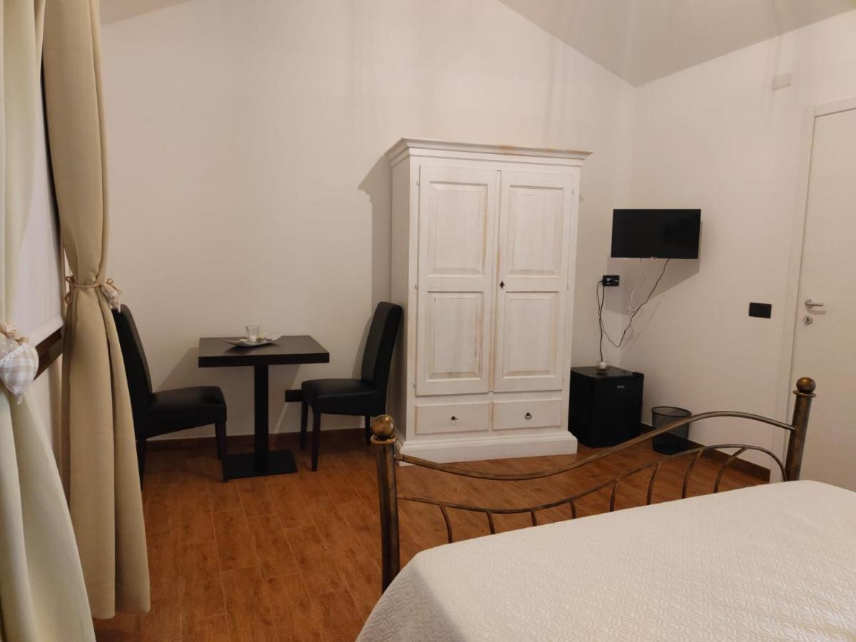 Casa Janas Affittacamere Bed & Breakfast 피치나스 외부 사진